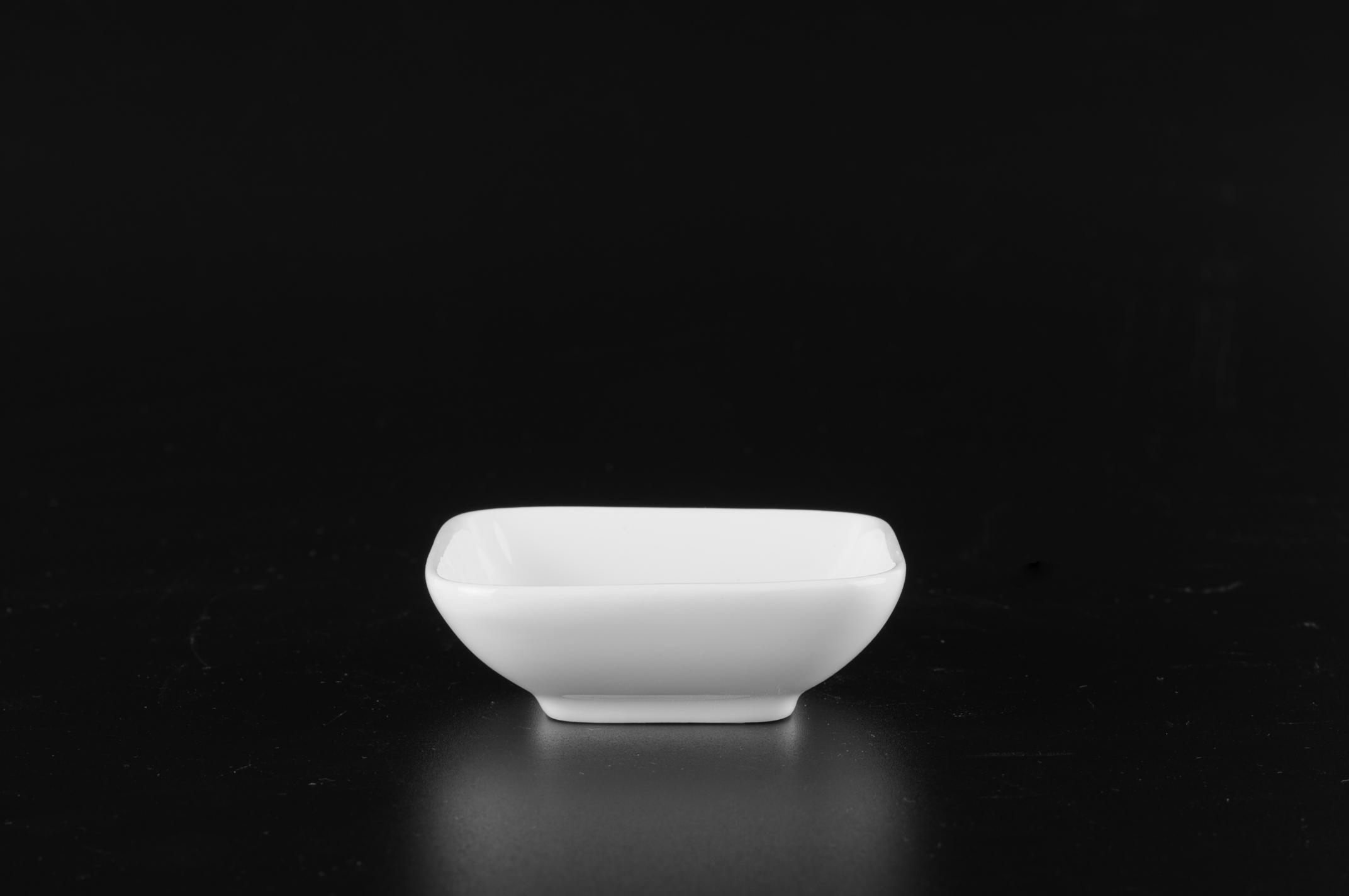 KOM PORSELEIN 7X7XH2.5CM MATCH 30X1ST